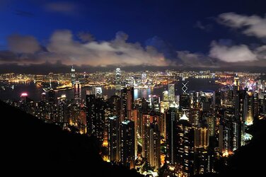 $800px-1_hong_kong_panorama_2011_dusk_victoria_peak.jpg