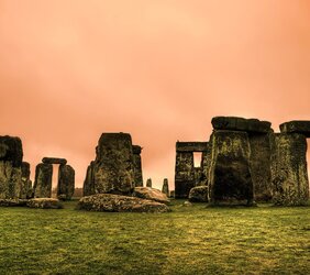 $02137_stonehenge_2560x1440.jpg